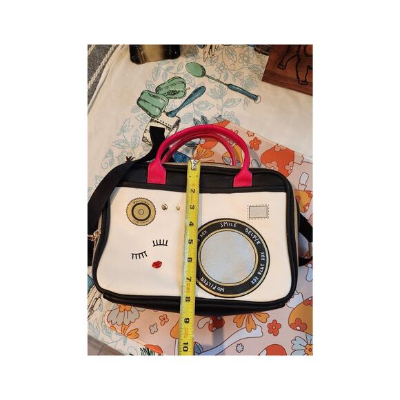 Betsey Johnson Paparazzi Lunch Tote Bag, Stylish Insulated Cooler, Chic & Fun - Picture 11 of 12